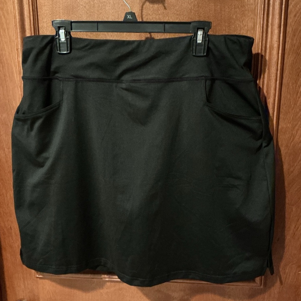 NWT Women’s size XXL Pull On Black Skort with Pockets